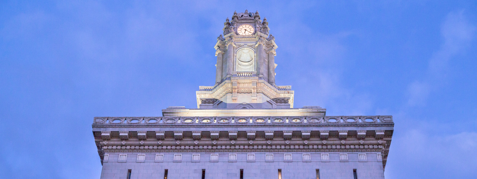 Photo of Oakland City Hall at twilight