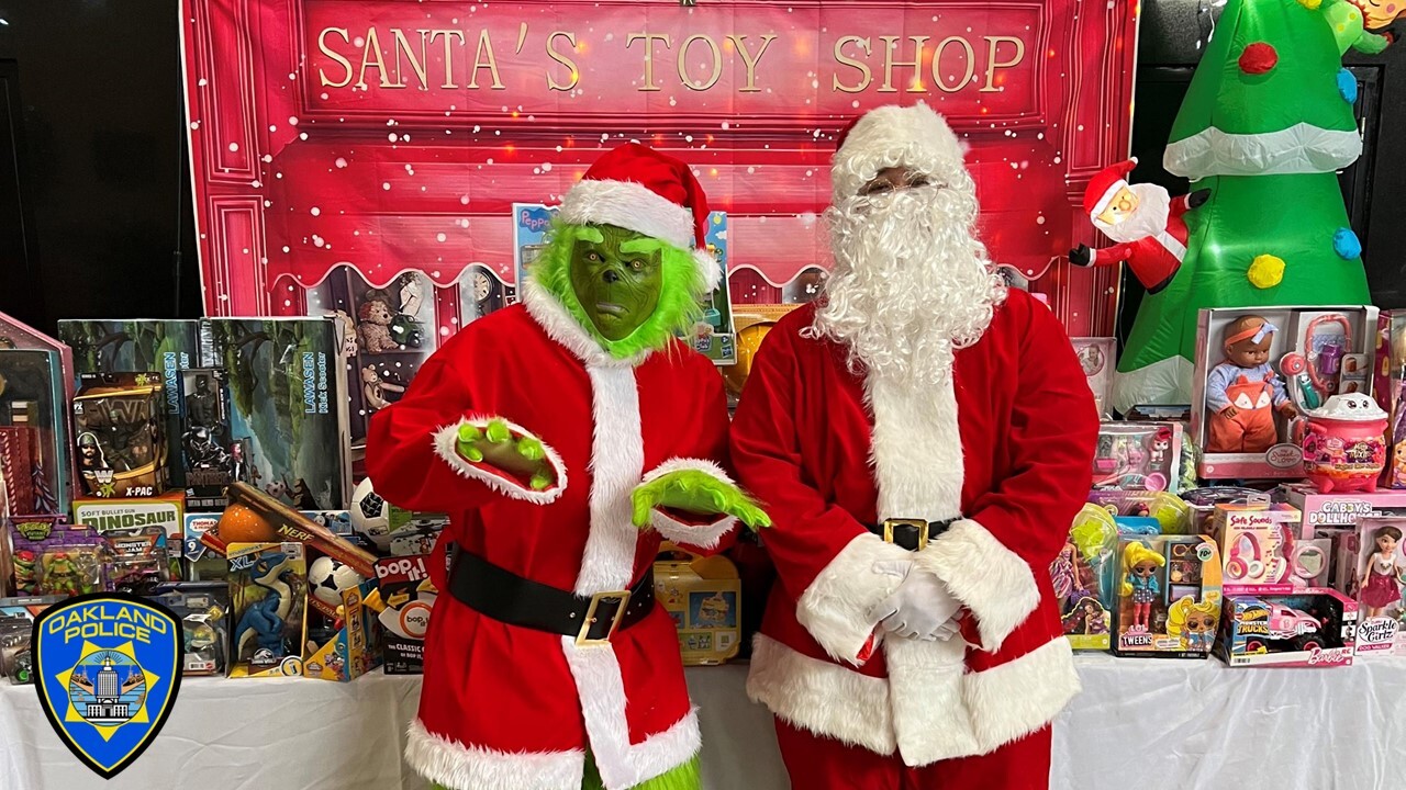 Photo of the Grinch and Santa
