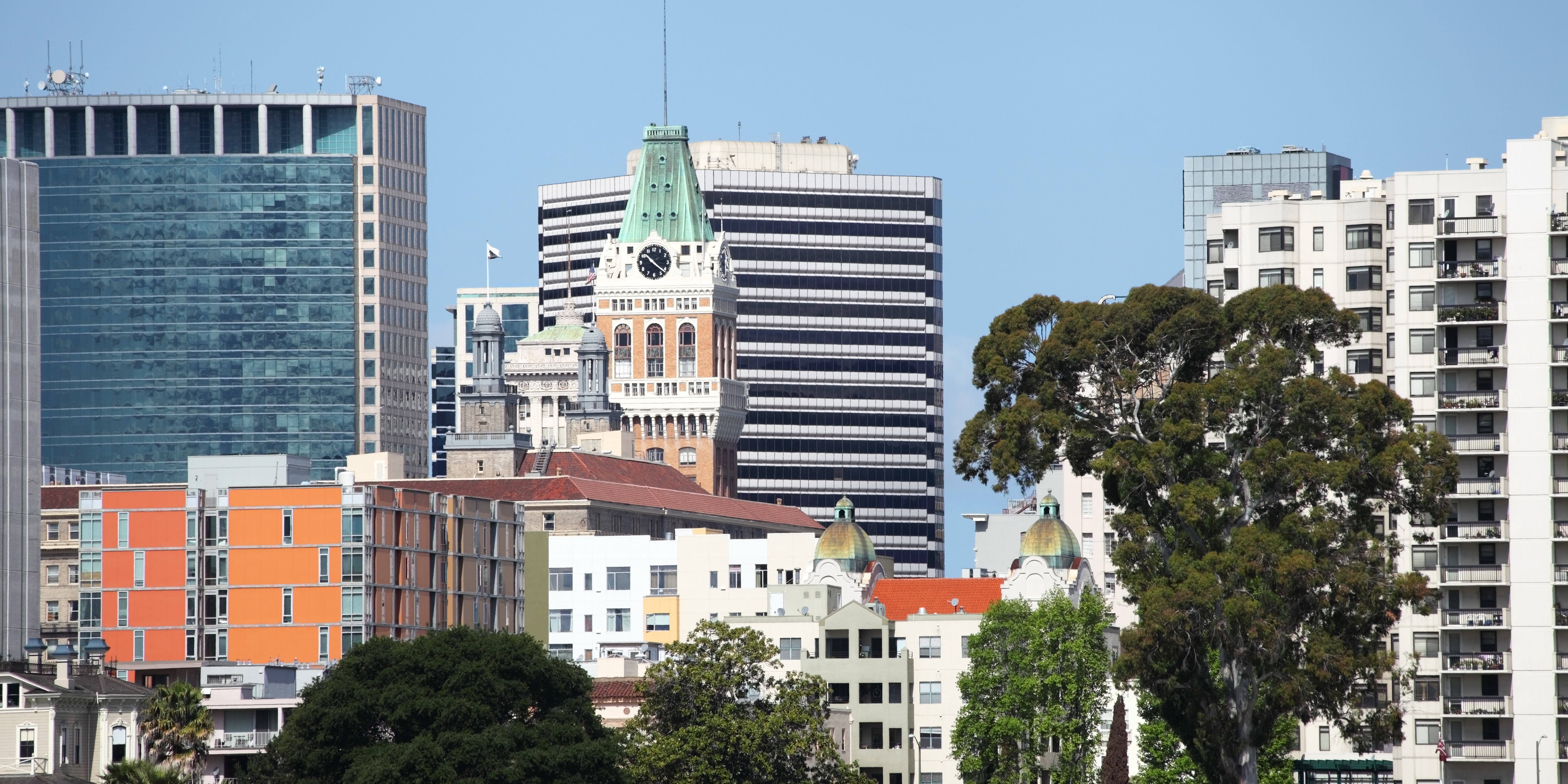 Photo of the Oakland skyline including the tribune building