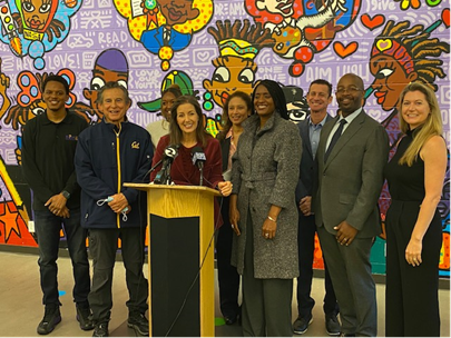 Mayor Schaaf and Oakland officials at Amazon announcement