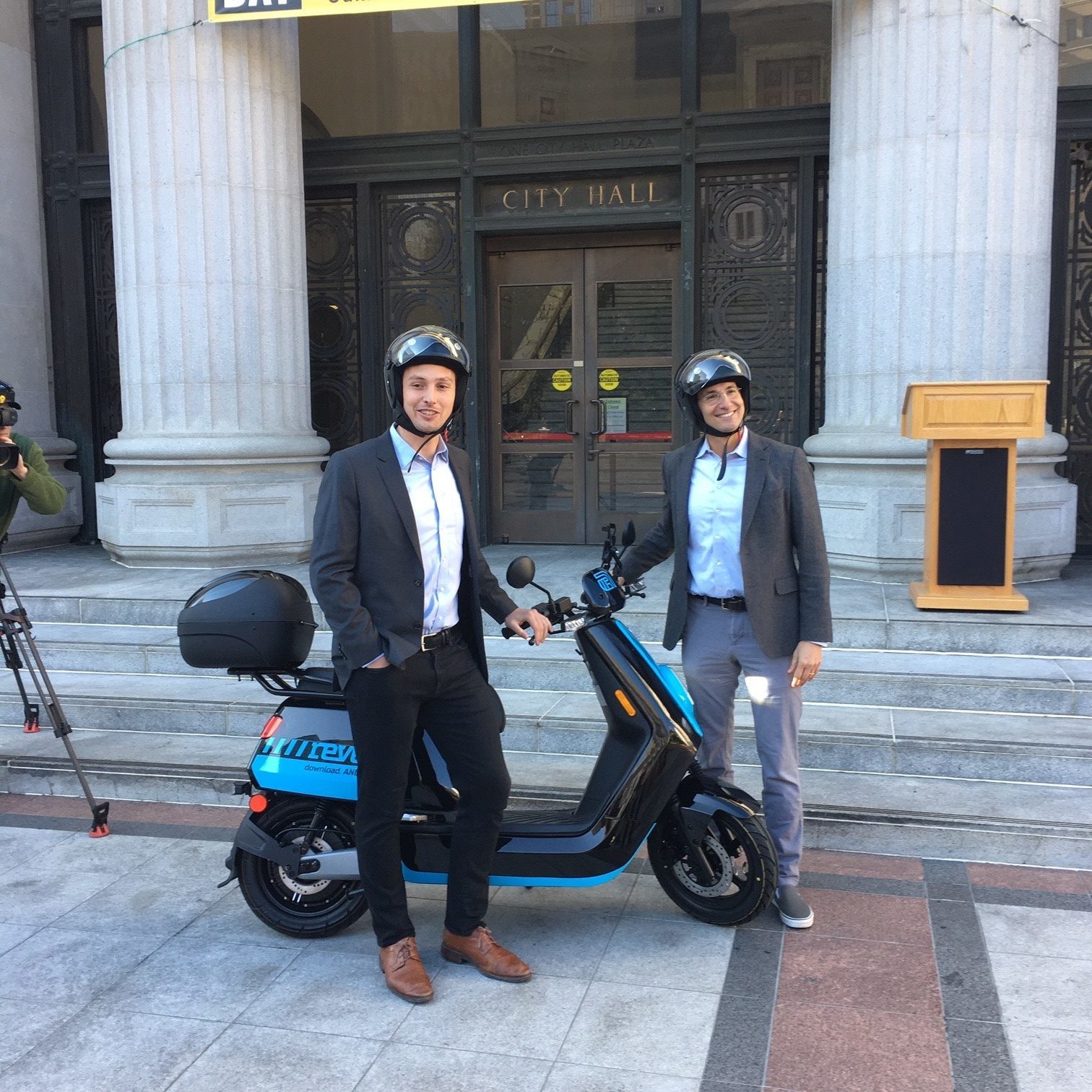 Oakland CA now has Revel's 30 MPH shared electric mopeds